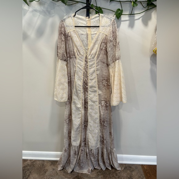 Dresses & Skirts - VINTAGE 1960s Elegant Lace Bohemian Dress- No Brand